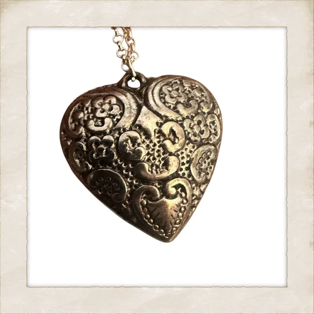 Vintage Silver Puffy Heart Penant Necklace with Etching on both sides,‎ 22”